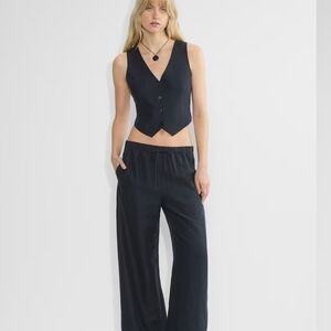 Wilfred Vest EUC Aritzia Linen Pacino Vest Top Dark Navy Linen  Sz 2 (A)